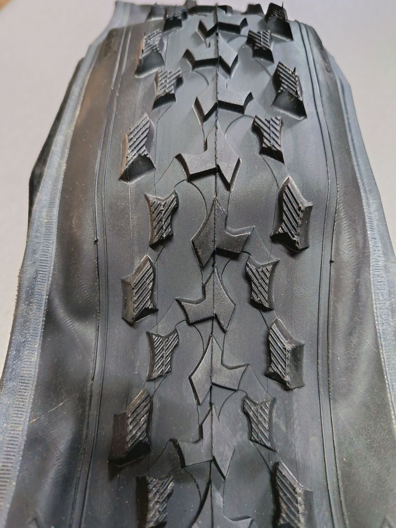 Used Schwalbe VTT Black Jack Folding 26x2.10 bike — image 3 of 4