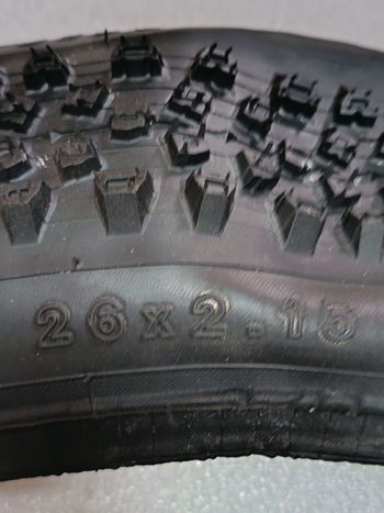 Used Hutchinson Toro 26x2.15 bike — image 3 of 4