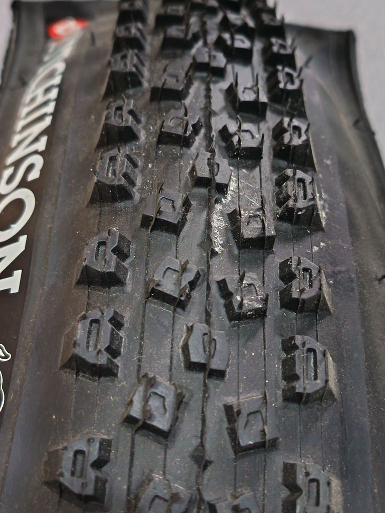 Used Hutchinson Toro 26x2.15 bike — image 2 of 4