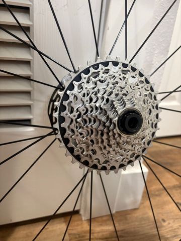 Used 2025 Aeolus Pro 37 TLR Disc Road Wheel bike — image 5 of 6