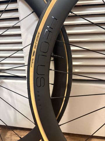 Used 2025 Aeolus Pro 37 TLR Disc Road Wheel bike — image 4 of 6