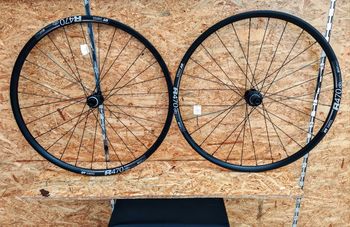 Used Dt Swiss R470 DB Wheelset 2025 bike — image 2 of 3