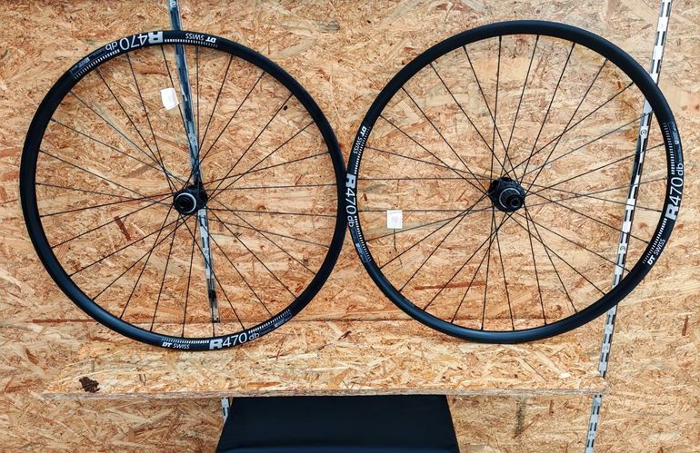 Used Dt Swiss R470 DB Wheelset 2025 bike — image 2 of 3