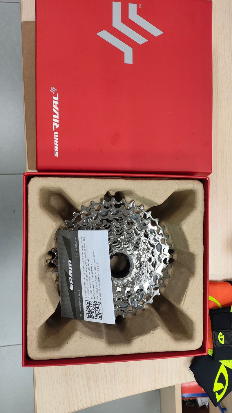 Sram Rival AXS XG-1250 Wide 12V 10-36 Drivetrain & Pedals de segunda mano