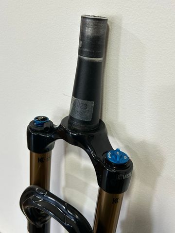 Fox 32 Factory Kashima Fork bike usato — immagine 8 di 8