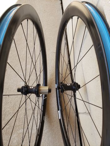 Used Reynolds AR 41 Carbon Road Wheelset bike — image 2 of 3
