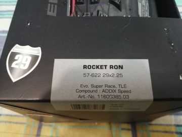 Schwalbe Rocket Ron 29x2.25 TLE Folding Evolution Super Race Addix Speed bike d'occasion — image 4 sur 5