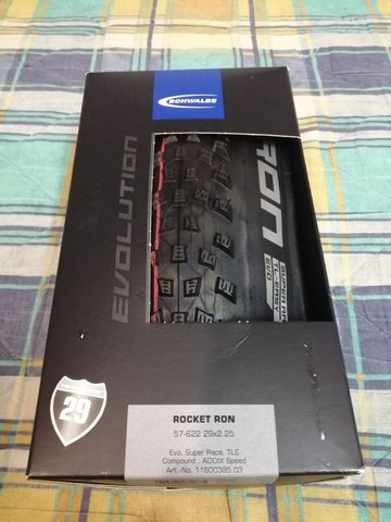 Schwalbe Rocket Ron 29x2.25 TLE Folding Evolution Super Race Addix Speed bike d'occasion — image 3 sur 5