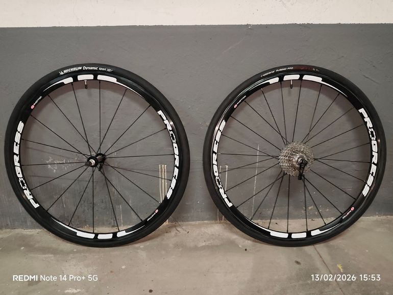 Used 2021 Juego de ruedas bike — image 1 of 4
