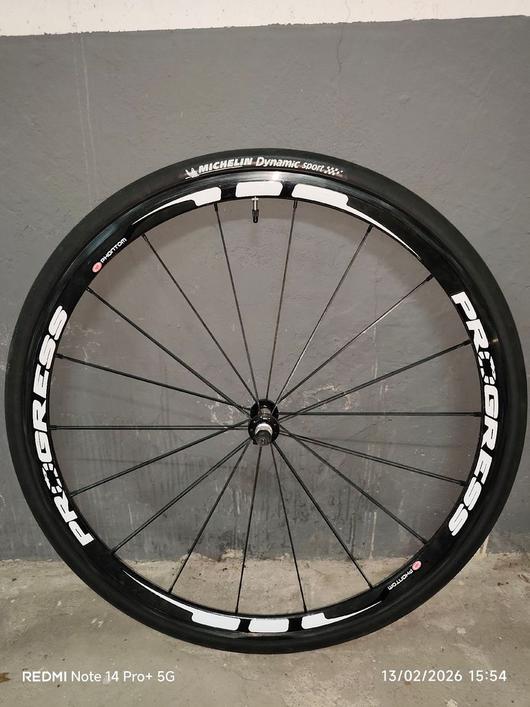 Used 2021 Juego de ruedas bike — image 2 of 4