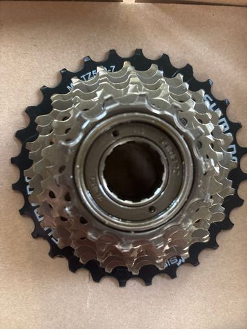 Używany Shimano cassette Drivetrain & Pedals