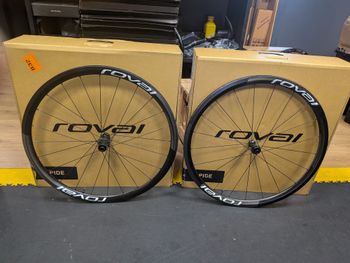 Paire De Roues Vélo Course Roval 700C X 21C – Tubulaire 18/24 Trous – NOS Made In France