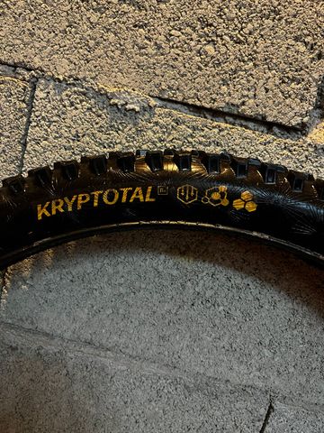 Continental Kryptotal-Re 29x2.4 DH Soft Tyres & Tubes de segunda mano