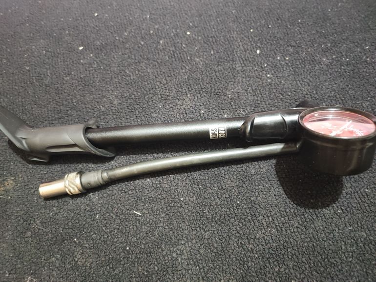 Used Rock Shox bomba de aire amortiguador y horquilla 2024 bike — image 2 of 3