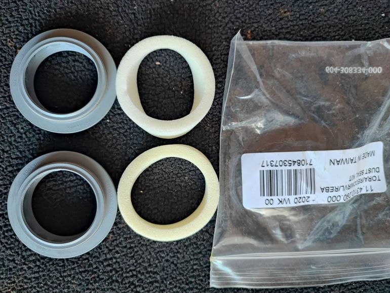 Used Rock Shox retenes horquilla bike — image 2 of 2