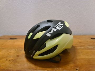 Brugt MET Rivale Cycling Accessories