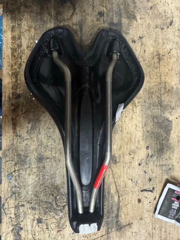 Used Specialized TTS Saddle bike — image 2 of 3