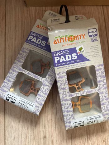 Used brake pads Plaquettes de frein bike — image 1 of 3