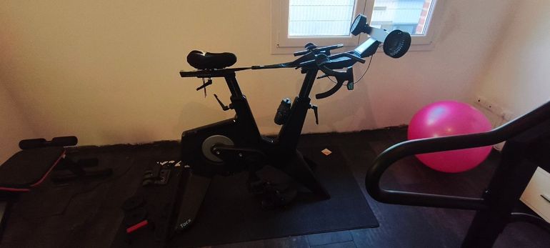 Used 2024 NEO Bike Smart Trainer bike — image 1 of 4