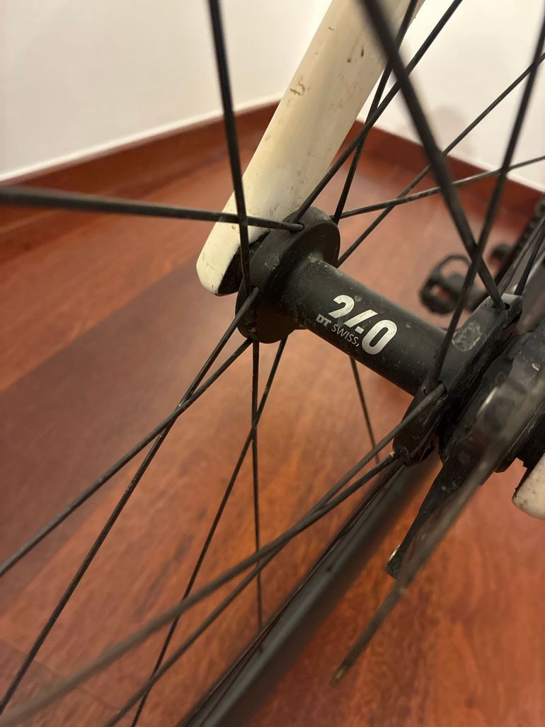 Used 2023 llantas bike — image 2 of 2