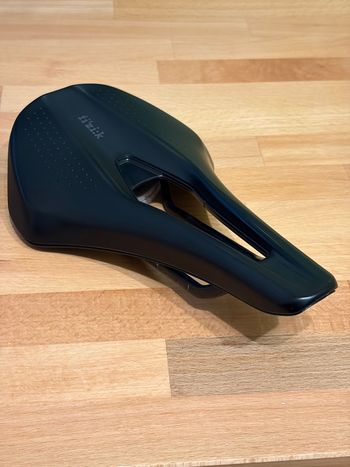 Used Fizik Tempo Argo R1 Saddles & Seatposts