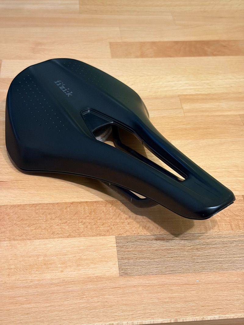 Použité Fizik Tempo Argo R1 Saddles & Seatposts