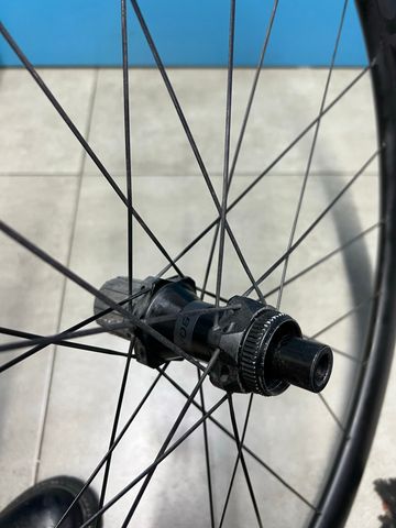 Tweedehands Bontrager Aeolus Pro 37 TLR Disc Road Wheel bike — afbeelding 5 van 5