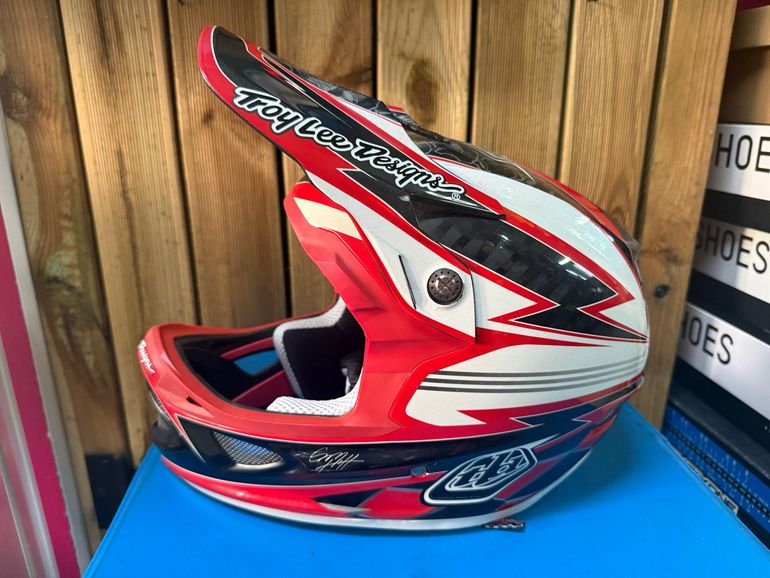 Used 2012 Capacete bike — image 1 of 6