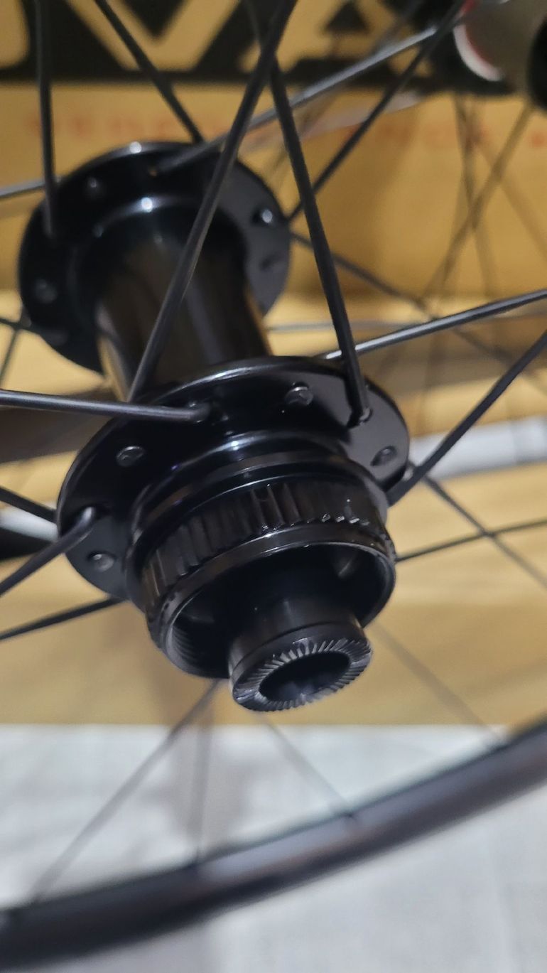 Used 2025 R3 700c Carbon Wheels bike — image 4 of 5