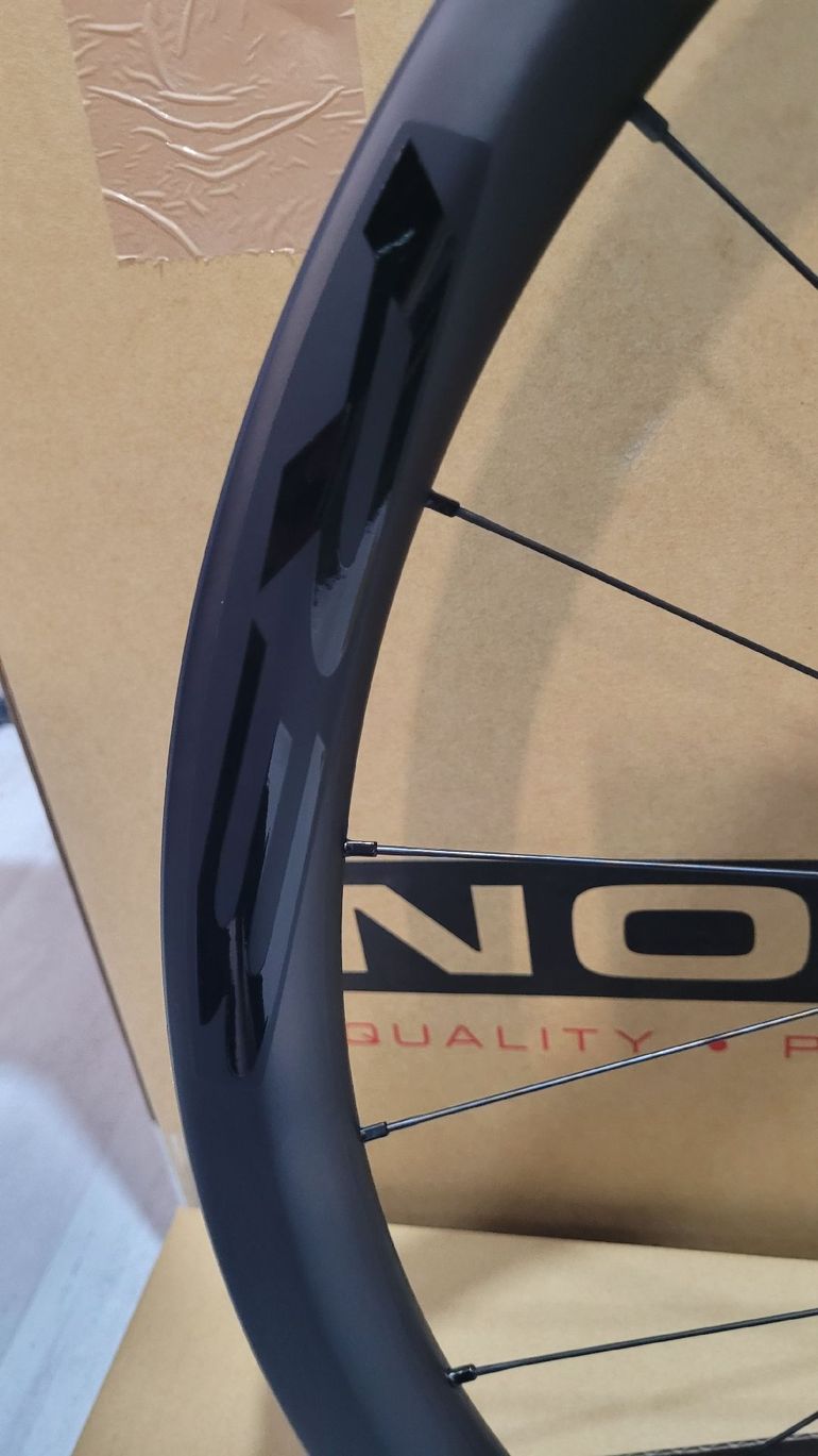 Used 2025 R3 700c Carbon Wheels bike — image 2 of 5