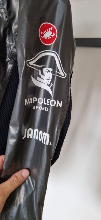 Used 2024 castelli slicker PRO rain jacket bike — image 8 of 15