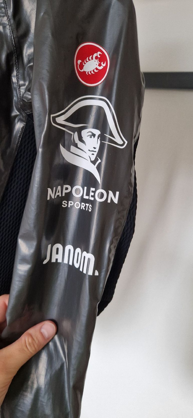 Used 2024 castelli slicker PRO rain jacket bike — image 8 of 15