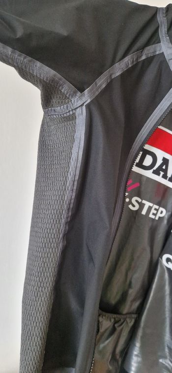 Used 2024 castelli slicker PRO rain jacket bike — image 14 of 15