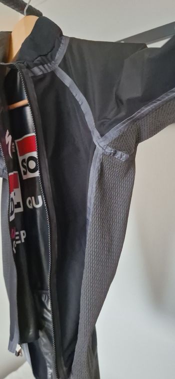 Used 2024 castelli slicker PRO rain jacket bike — image 15 of 15