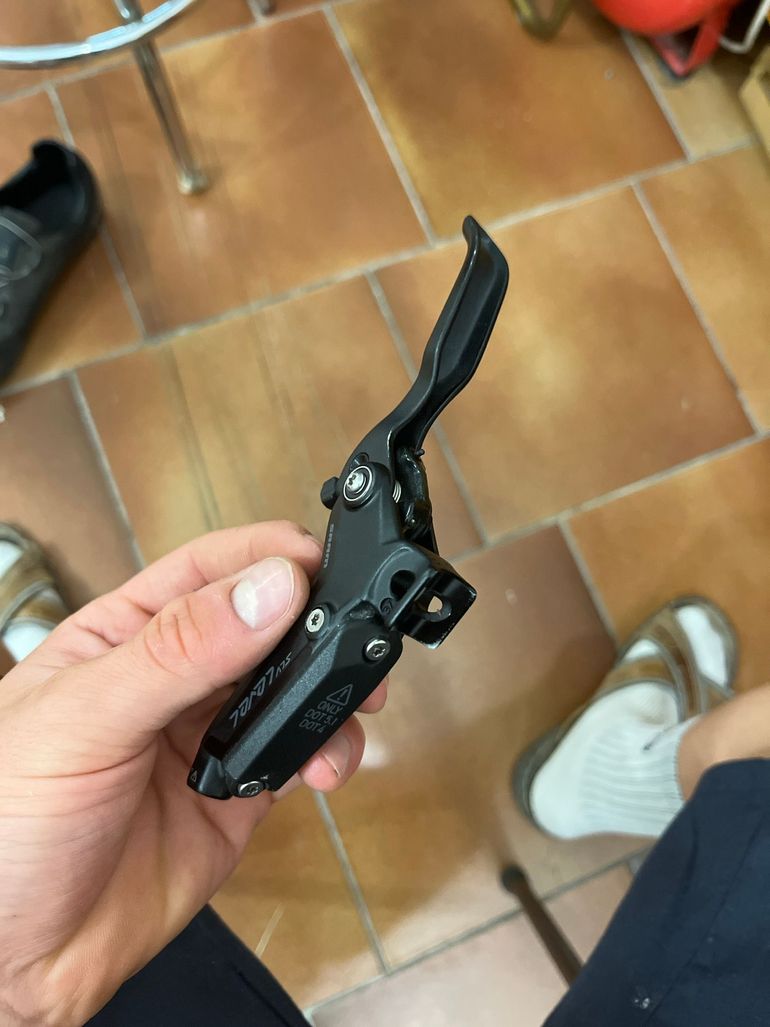 Used 2024 sram level slv bike — image 2 of 2