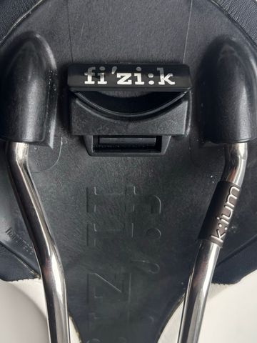 Fizik Antares Road Bike Saddle 180g bike d'occasion — image 6 sur 7