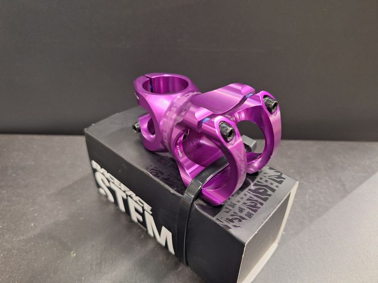 Used Race Face Turbine R35 Stem mauve bike — image 2 of 3