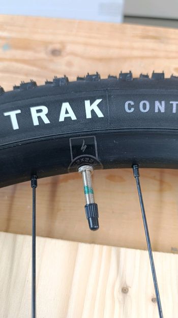 Used Specialized Alloy Tubeless ready 25mm internal width 2024 bike — image 2 of 4