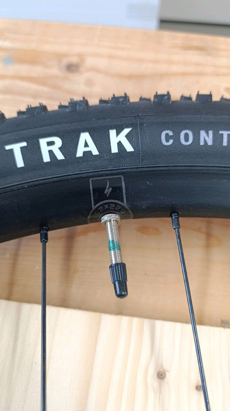 Used Specialized Alloy Tubeless ready 25mm internal width 2024 bike — image 2 of 4
