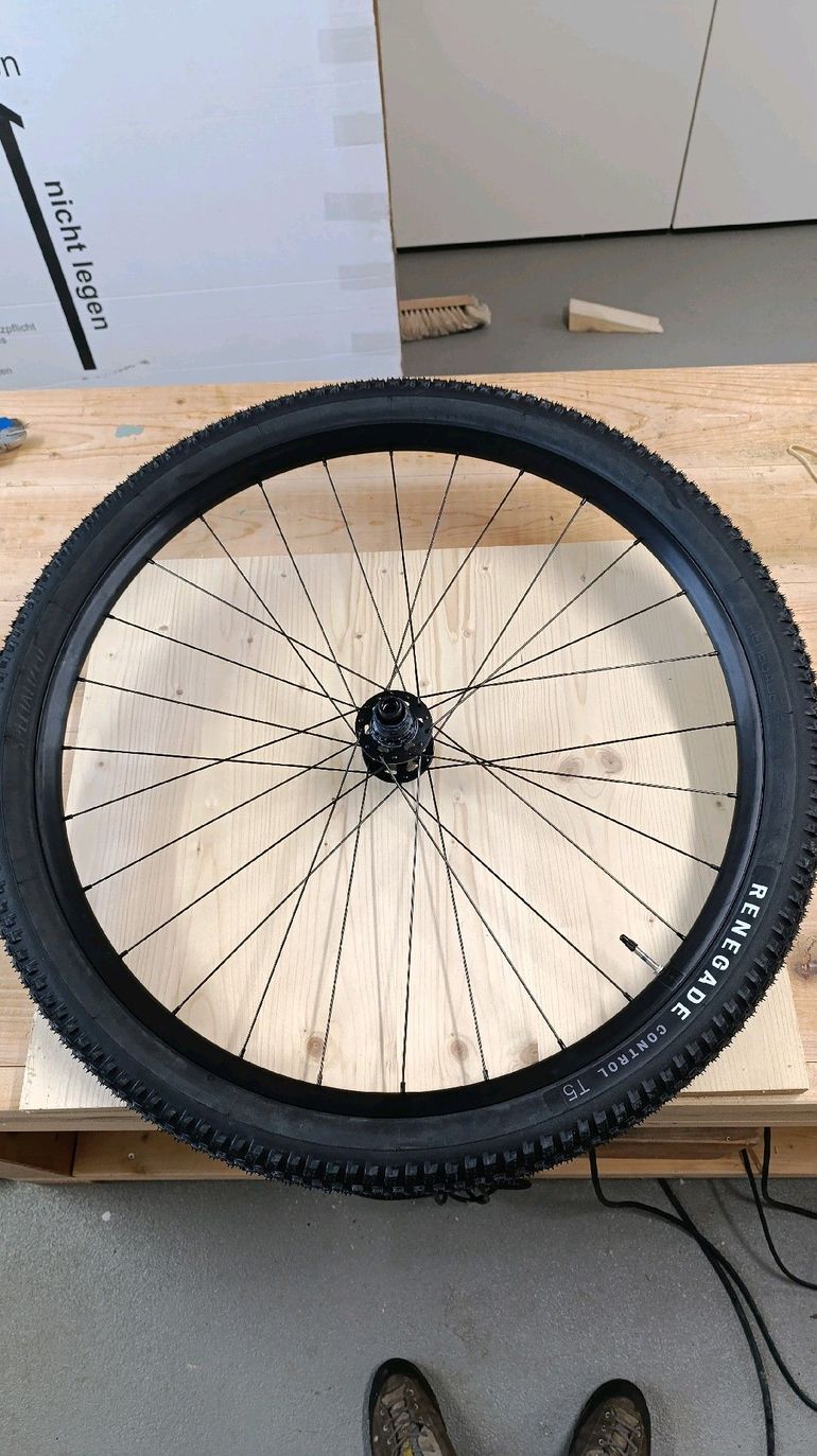 Used Specialized Alloy Tubeless ready 25mm internal width 2024 bike — image 3 of 4