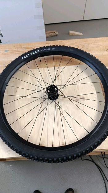 Used Specialized Alloy Tubeless ready 25mm internal width 2024 bike — image 4 of 4