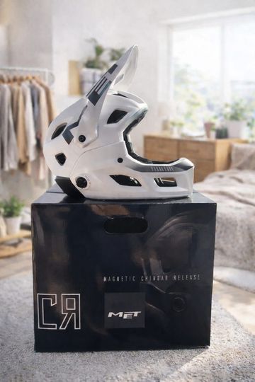 Używany MET Casco Integrale C-R Magnetico Cycling Accessories