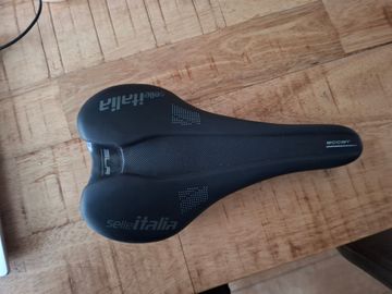 Used Selle Italia SLR Boost Saddles & Seatposts