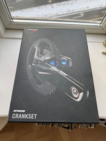 Použité Fsa k-force light crank set Drivetrain & Pedals