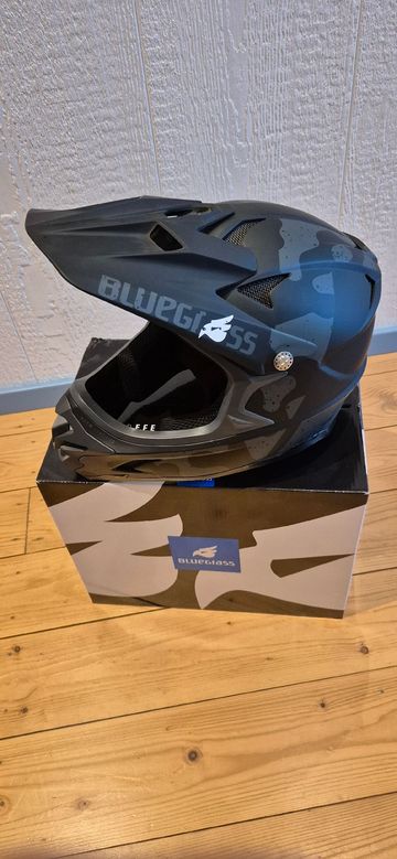 Used 2024 Full Face Helmet bike — image 6 of 7