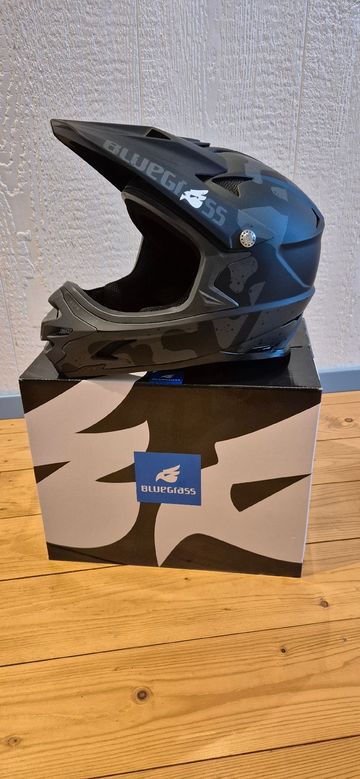 Used 2024 Full Face Helmet bike — image 5 of 7