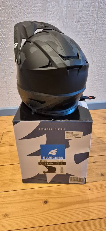 Used 2024 Full Face Helmet bike — image 4 of 7