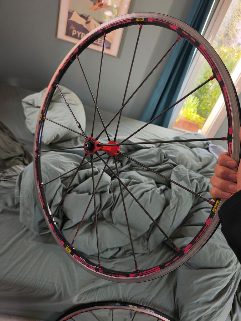 Used Mavic Aluminium Rim with Carbon Spokes bike — image 6 of 6