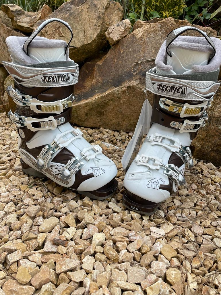 Used Tecnica PHNX 23.5 Ski Boots bike — image 1 of 11