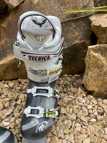 Used 2012 Viva Phoenix 12 Air Shell 23.5 bike — image 3 of 11
